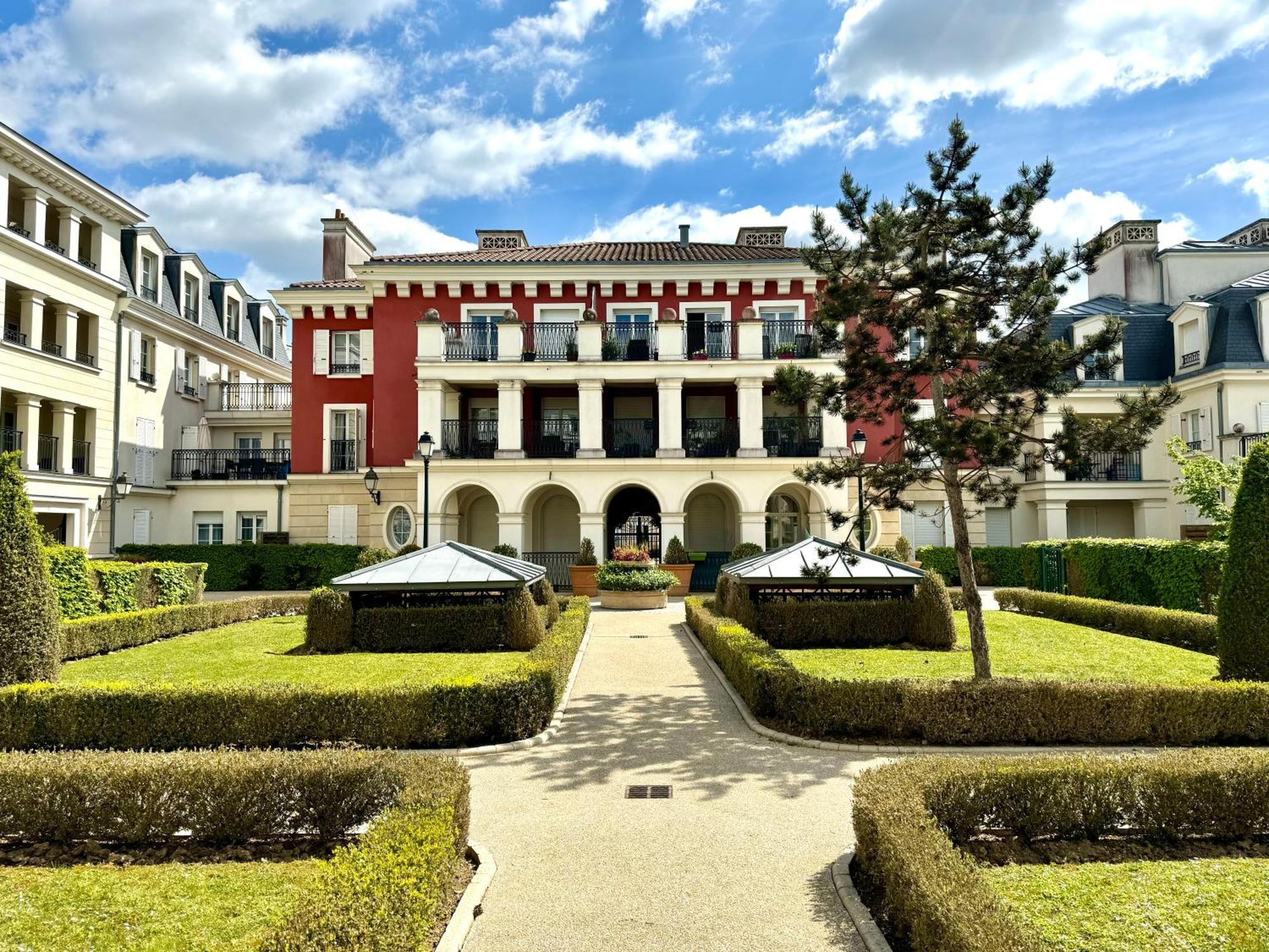 Suite Medicis Near Disneyland Serris Exterior photo